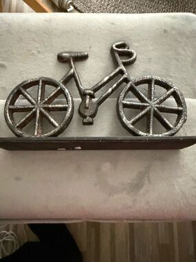 Vintage cast iron bicycle stand grey6